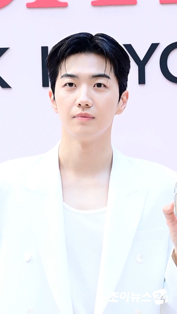 배우 강훈이 지난 3일 오후 서울 성동구 성수동 앤더슨씨에서 열린 SK-II 팝업스토어 오픈 기념 포토 행사에 참석하고 있다. [사진=문수지 기자]