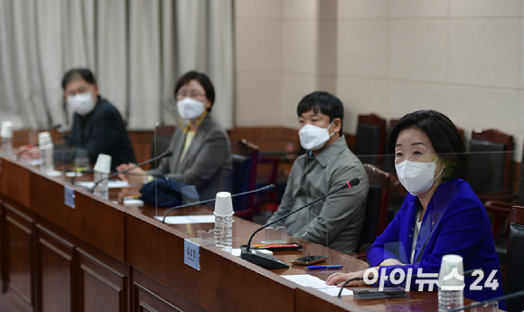 심상정 정의당 대통령 후보가 5일 서울 중구 국립중앙의료원에서 열린 '위드코로나 공공의료 인프라 확충을 위한 현장 간담회'에서 발언을 하고 있다.[사진=국회사진취재단]