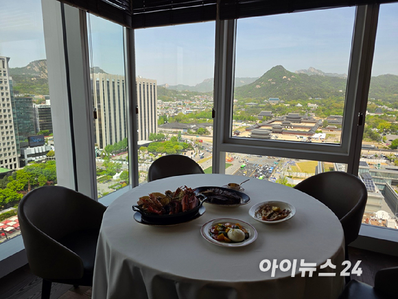 조용기 한화푸드테크 대표가 21일 기자간담회에서 더 플라자 다이닝을 소개하고 있다. [사진=구서윤 기자]