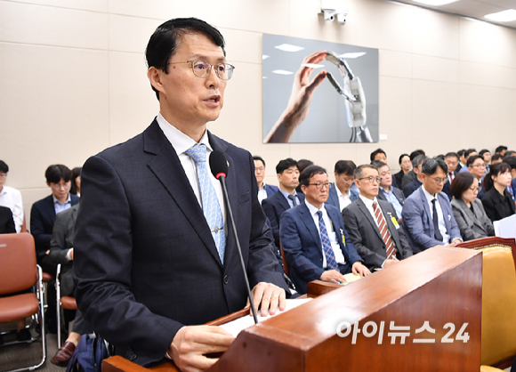최원호 원자력안전위원회 위원장이 16일 국회 과학기술정보방송통신위원회에서 열린 2025년도 국정감사에서 인사말을 하고 있다. [사진=곽영래 기자]