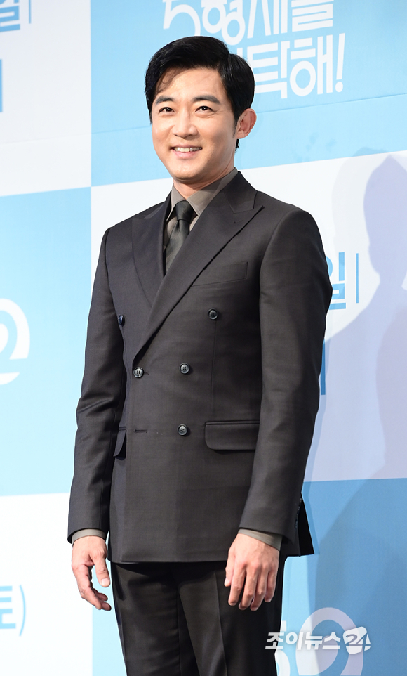 배우 권율이 SBS 금토드라마 '커넥션' 종영 기념 인터뷰에서 포즈를 취하고 있다. [사진=제이와이드컴퍼니]