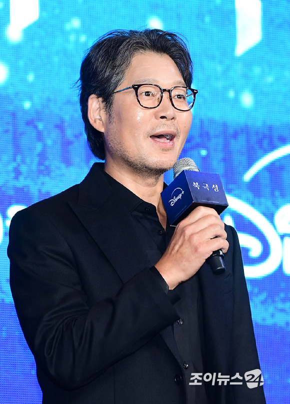 배우 유재명이 2일 오전 서울 종로구 포시즌스 호텔에서 진행된 디즈니 플러스 오리지널 시리즈 '북극성' 제작발표회에 참석하고 있다. [사진=정소희 기자]