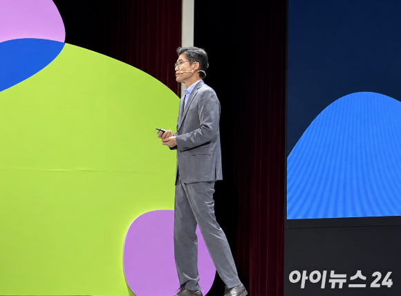 김경훈 오픈AI 한국총괄대표는 8일 서울 코엑스에서 열린 '리얼 서밋(REAL Summit) 2026'에서 삼성SDS와 글로벌 AI 협력 전략을 공개했다. [사진=최효경 기자]