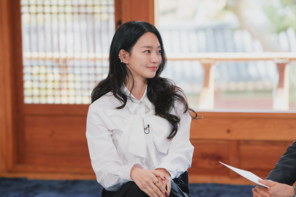 '유퀴즈' 신민아 "♥김우빈, 약속된 내 편⋯다정한 칭찬 '예쁘네'"