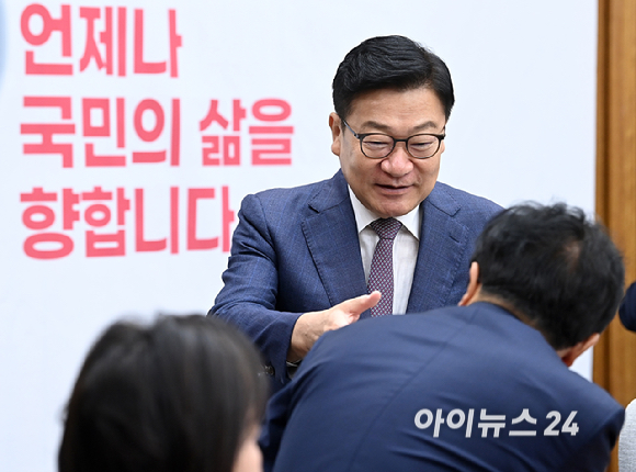 정점식 국민의힘 원내대표가 11일 서울 여의도 국회에서 열린 원내대책회의에 참석하고 있다. [사진=곽영래 기자]