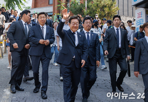 이재명 더불어민주당 대선 후보가 지난 28일 오후 서울 광진구 어린이대공원 앞에서 유세하고 있다. [사진=곽영래 기자]