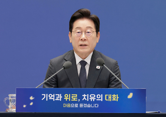 이재명 대통령이 지난 16일 청와대 영빈관에서 열린 '기억과 위로, 치유의 대화' 사회적 참사 유가족 간담회에서 발언하고 있다. 2025.7.16 [사진=연합뉴스]