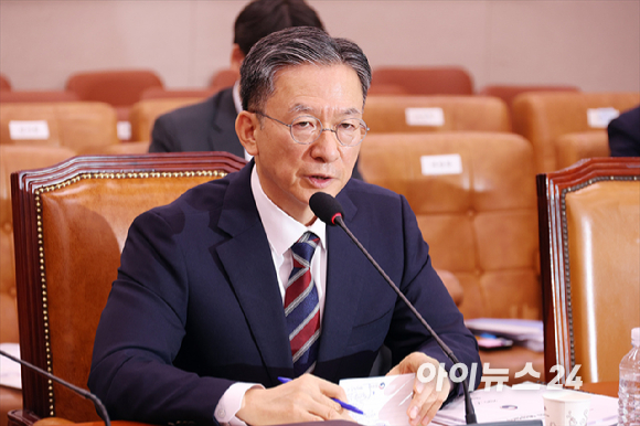 정성호 법무부 장관 후보자가 16일 서울 여의도 국회에서 열린 국회 법제사법위원회 정성호 법무부 장관 후보자 인사청문회에서 질의에 답변하고 있다. [사진=곽영래 기자]