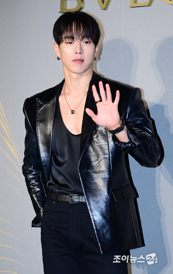 몬스타엑스 셔누가 28일 오후 서울 강남구 송은에서 열린 불가리(BVLGARI) 비제로원 전시 개최 포토월 행사에 참석하고 있다. [사진=정소희 기자]