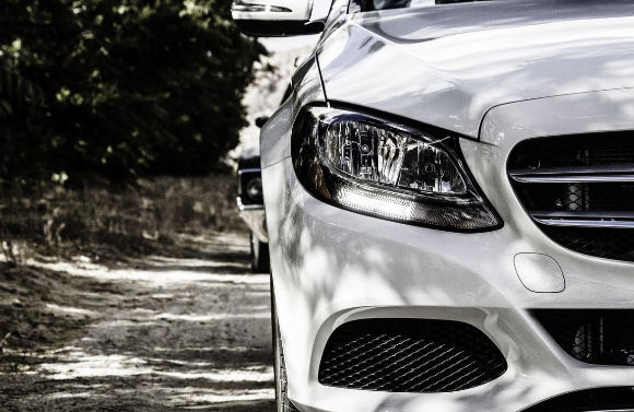 경기도 동두천 한 햄버거 가게로 승용차가 돌진하는 사고가 발생했다. 본 기사와 무관한 이미지. [사진=픽사베이@jaygeorge]