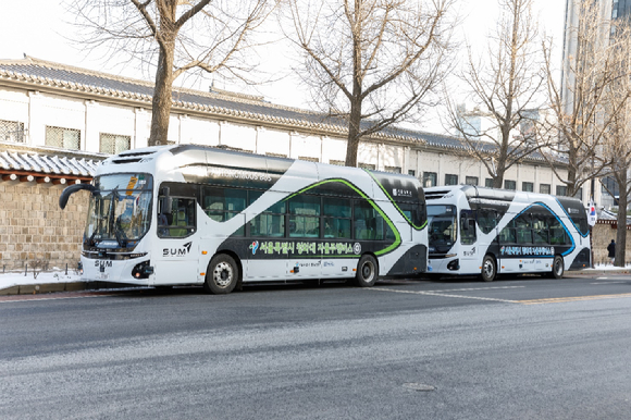 에스유엠이 전국최초로 대형 전기 자율주행 버스 청와대 노선을 정기운행한다고 22일 밝혔다. [사진=에스유엠]