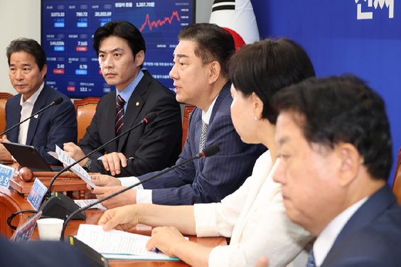 더불어민주당 김병기 당대표 직무대행 겸 원내대표가 2일 서울 여의도 국회에서 열린 최고위원회의에서 발언하고 있다. 2025.7.2 [사진=연합뉴스]