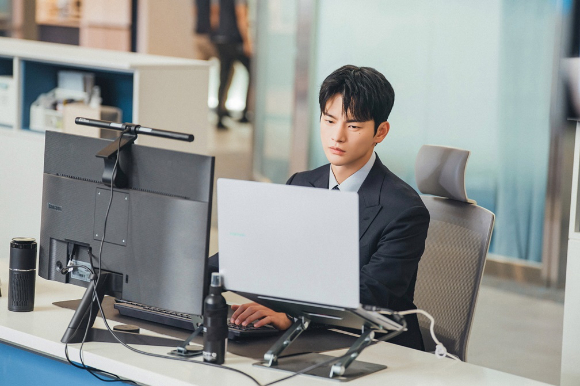 '내일도 출근!' 서인국 [사진=tvN ]