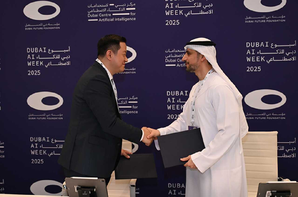 서상덕 S2W 대표가 지난 26일 오후 조선 팰리스 서울 강남에서 열린 연례 기술 컨퍼런스 &lsquo;SIS 2025: MOVEMENT'에서 환영사를 하고 있다. [사진=S2W]