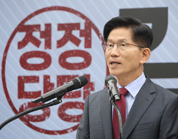 국민의힘 김문수 대선 후보가 30일 서울 여의도 국민의힘 중앙당사에서 대국민 호소문을 발표하고 있다. 2025.5.30 [사진=연합뉴스]