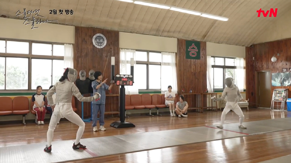 tvN 새 토일드라마 '스물다섯 스물하나'가 제작기 영상을 공개해 기대감을 높이고 있다. [사진=tvN '스물다섯 스물하나' 네이버TV 캡쳐]