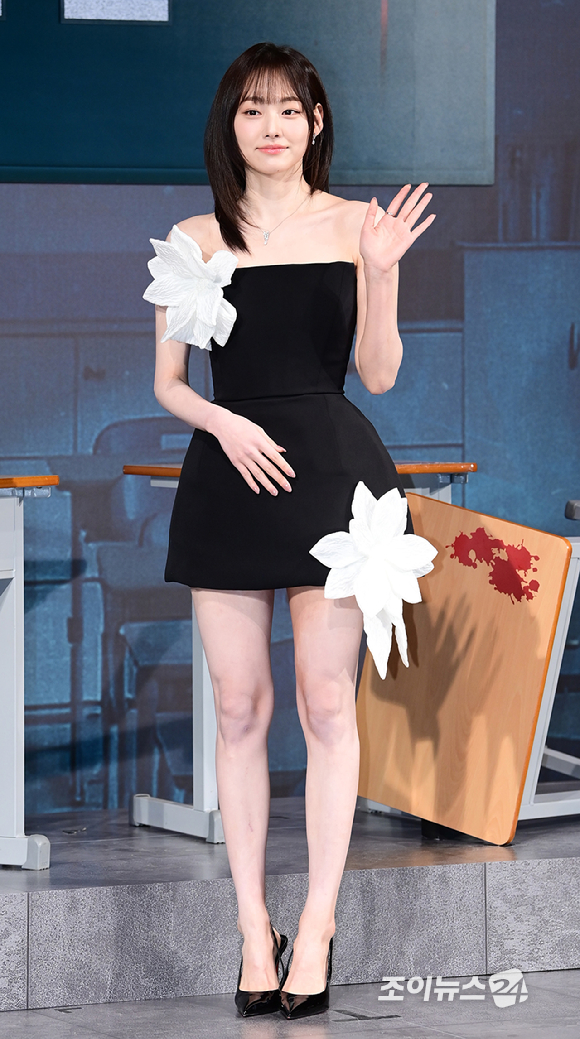 배우 강미나가 21일 오후 서울 CGV 용산아이파크몰에서 열린 넷플릭스 시리즈 '기리고' 기자간담회에 참석해 포즈를 취하고 있다. [사진=정소희 기자]