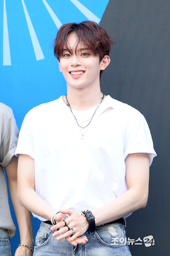 그룹 베리베리(VERIVERY) 강민이 5일 오후 서울 잠실실내체육관에서 열린 '펩시 썸머 페스타 2023' 포토월 행사에 참석하고 있다. [사진=정소희 기자]