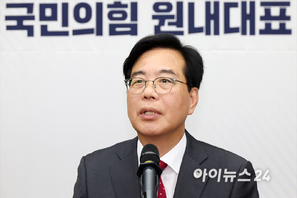 송언석 국민의힘 신임 원내대표가 16일 오후 서울 여의도 국회에서 열린 2025 국민의힘 원내대표 선출 의원총회에서 당선 소감을 말하고 있다. [사진=곽영래 기자]