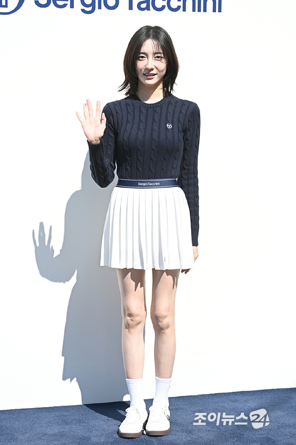 배우 박지현이 26일 오후 서울 용산구 한남동 플래그십 스토어에서 열린 클래식 라이프스타일 브랜드 세르지오 타키니 한남 플래그십 스토어 오픈 기념 포토콜 행사에 참석해 포즈를 취하고 있다. [사진=문수지 기자]