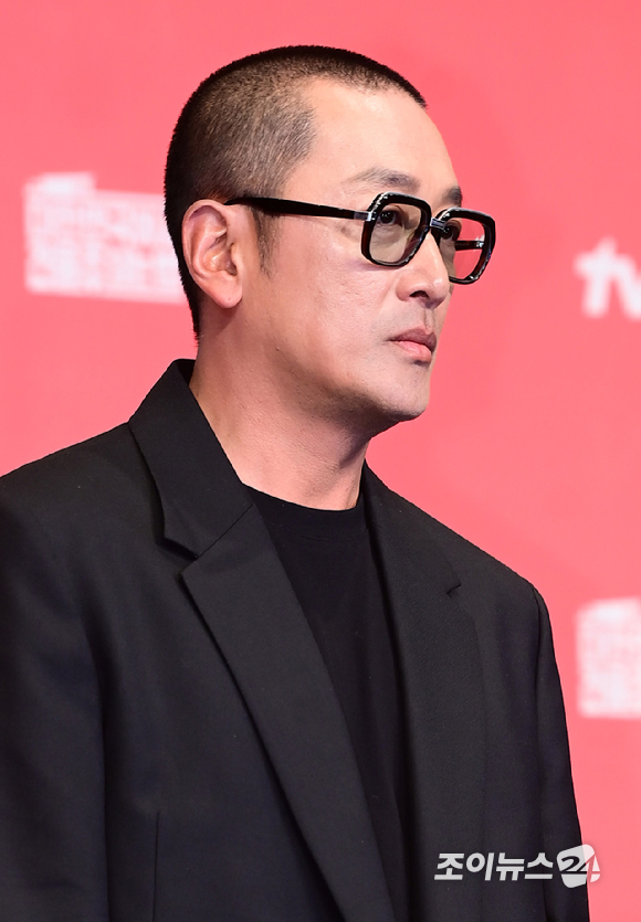 배우 하정우가 9일 오후 서울 구로구 신도림동 더링크서울 트리뷰트포트폴리오 호텔에서 열린 tvN 새 토일드라마 '대한민국에서 건물주 되는 법' 제작발표회에서 참석하고 있다. [사진=정소희 기자]