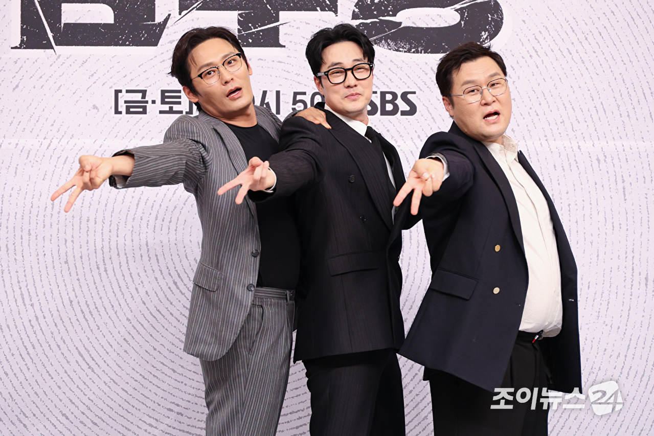 배우 최대훈, 소지섭, 윤경호가 25일 오후 서울 양천구 목동 SBS에서 진행된 SBS 새 금토드라마 '김부장' 제작발표회에 참석해 포즈를 취하고 있다. [사진=문수지 기자]