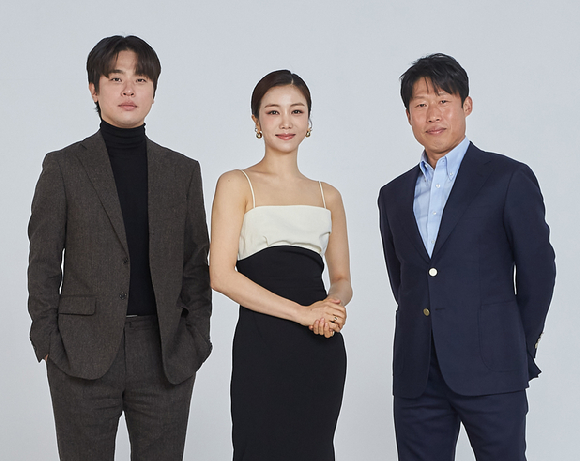 (왼쪽부터)배우 박정민-김옥빈-유해진이 18일 온라인으로 진행된 'Apple과 박찬욱 감독 콜라보 프로젝트' 기자간담회에 참석해 포즈를 취하고 있다. [사진=Apple]