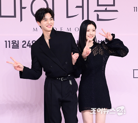 배우 송강과 김유정이 24일 오후 서울 양천구 SBS에서 열린 SBS 새 금토드라마 '마이 데몬' 제작발표회에 참석하고 있다. [사진=정소희 기자]