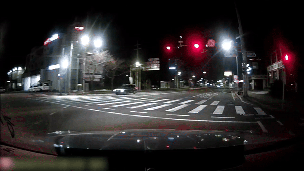 제주 도심에서 신호를 위반하며 시속 150㎞로 질주한 20대 여성이 경찰에 붙잡혔다. [영상=제주 경찰청]