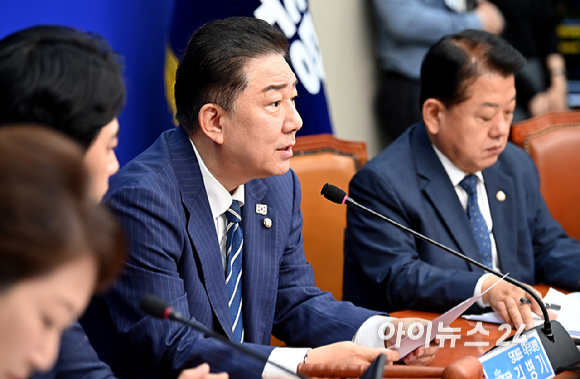 김병기 당대표 직무대행 겸 원내대표가 18일 오전 서울 여의도 국회에서 열린 최고위원회의에서 발언하고 있다. [사진=곽영래 기자]