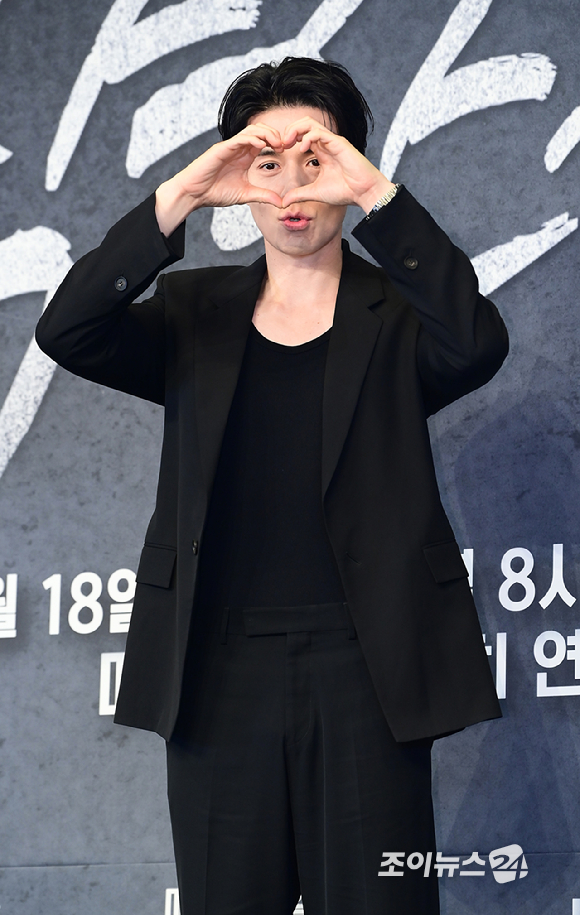 배우 이동욱이 14일 오후 서울 영등포구 더링크 호텔에서 열린 JTBC 새 금요시리즈 '착한 사나이' 제작발표회에 참석하고 있다. [사진=정소희 기자]