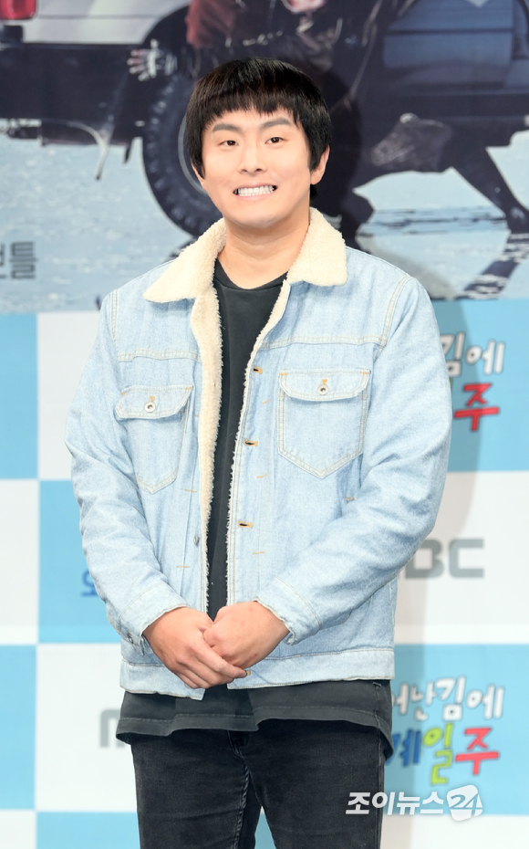 웹툰작가 기안84가 9일 오후 서울 마포구 상암동 MBC 사옥에서 열린 MBC 신규 예능 프로그램 '태어난 김에 세계일주' 제작발표회에 참석하고 있다. [사진=정소희 기자]