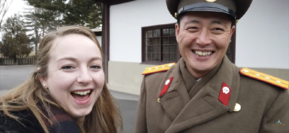 한 영국 여성이 DMZ에서 근무하는 북한 군인과 인터뷰하는 영상을 유튜브에 올렸다. [사진='Zoe Discovers' 유튜브 캡처]