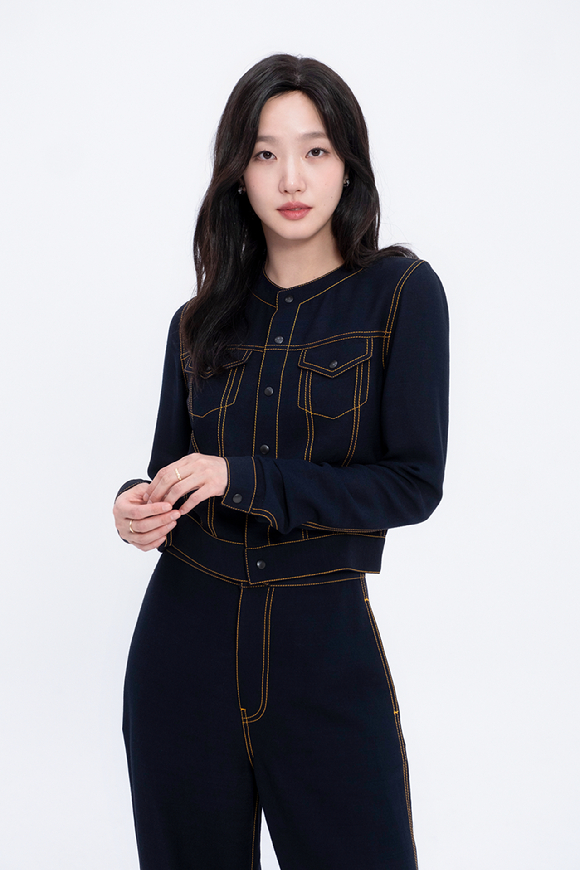 배우 김고은이 영화 '대도시의 사랑법' 인터뷰에서 포즈를 취하고 있다. [사진=플러스엠엔터테인먼트]