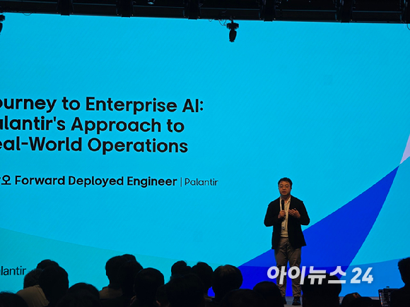 권남오 팔란티어 FDE가 17일 서울 삼성동 웨스틴파르나스서울에서 열린 '삼성SDS 인더스트리 데이'에서 발표하고 있다. [사진=윤소진 기자]