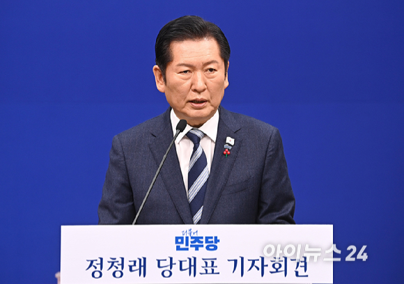 더불어민주당 정청래 대표가 26일 서울 여의도 국회에서 열린 기자회견에서 발언하고 있다. [사진=곽영래 기자]