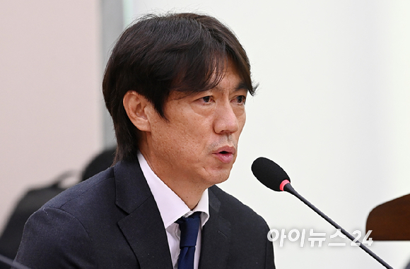 홍명보 전 축구대표팀 감독이 30일 국회 문화체육관광위원회에서 열린 대한축구협회 현안 관련 청문회에서 의원 질의에 답변하고 있다. [사진=곽영래 기자]