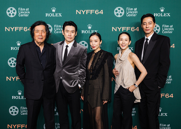 설경구와 이창동 감독이 파리 시어터(The Paris Theater)에서 열린 '박하사탕' 4K 상영회에 참석했다. [사진=넷플릭스]