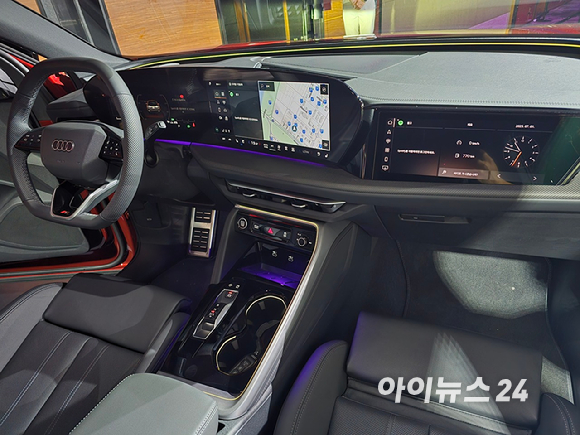 스티브 클로이(Steve Cloete) 아우디 코리아 대표가 1일 서울 여의도 콘래드호텔에서 열린 '더 뉴 아우디 A5·Q5' 출시 행사에서 발표하고 있다. [사진=김종성 기자]