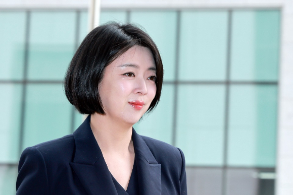 박진영 대중문화교류위원회 공동위원장이 지난 27일 서울시 종로구 국립현대미술관 교육동에서 열린 패노메논 기자간담회에서 추진 계획을 발표하고 있다. [사진=연합뉴스]