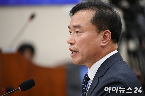 김종철 방송미디어통신위원회 위원장 후보자가 16일 서울 여의도 국회에서 열린 인사청문회에서 질의에 답변하고 있다. [사진=곽영래 기자]