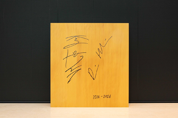 이재명 대통령이 27일 청와대에서 데미스 하사비스 구글 딥마인드 최고경영자(CEO)와 악수하고 있다. 2026.4.27 [사진=연합뉴스]