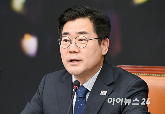 더불어민주당박찬대 대표 대행이 9일 오후 서울 여의도 국회에서 열린 광장대선연합정치시민연대-제정당 연석회의 공동 선언 발표 기자회견에서 발언하고 있다. [사진=곽영래 기자]