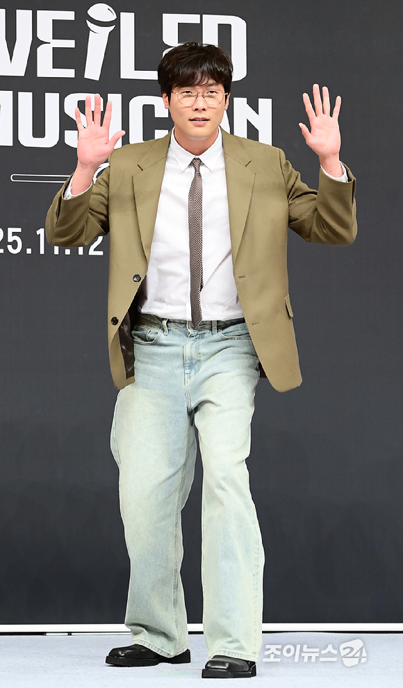 배우 최다니엘이 12일 오후 서울 양천구 목동 SBS사옥에서 열린 SBS 스튜디오 프리즘 신규 예능 '베일드 뮤지션' 한국편 제작발표회에 참석하고 있다. [사진=정소희 기자]