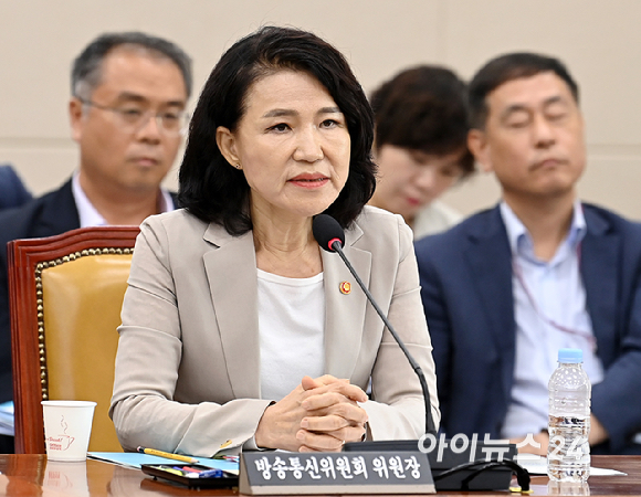 이진숙 방통위원장이 7일 서울 여의도 서울 여의도 국회에서 열린 과학기술정보통신위원회 전체회의에서 질의에 답변하고 있다. [사진=곽영래 기자]