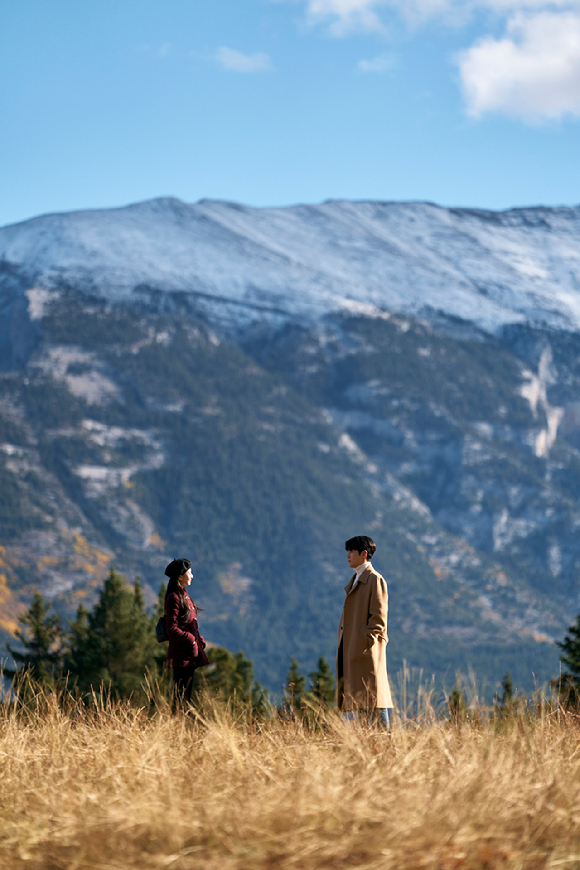 배우 김선호, 고윤정이 넷플릭스 시리즈 '이 사랑 통역 되나요?'에서 호흡을 맞추고 있다. [사진=넷플릭스]