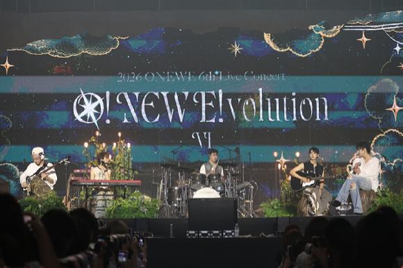 원위가 서울 강서구 KBS아레나에서 '2026 ONEWE 6th Live Concert 'O! NEW E!volution VI''(이하 'O! NEW E!volution VI')를 개최하고 팬들을 만나고 있다. [사진=알비더블유(RBW)]