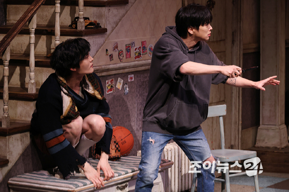 배우 최석진이 19일 오후 서울 종로구 동숭동 대학로티오엠에서 진행된 연극 '오펀스' 프레스콜에 참석해 열연을 펼치고 있다. [사진=문수지 기자]