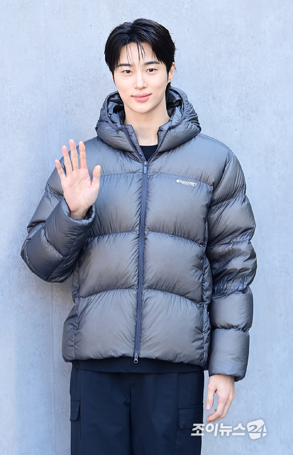 배우 변우석이 23일 오후 서울 성동구 코사이어티 서울숲에서 진행된 DISCOVERY WINTER BASE CAMP 포토콜 행사에 참석하고 있다. [사진=정소희 기자]