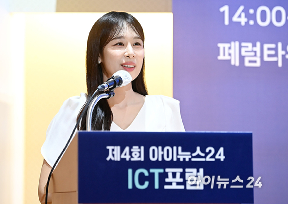  게임 개척자에게 노하우를 듣다' 라는 주제로 22일 오후 서울 중구 페럼타워 페럼홀에서 열렸다.어희재 아나운서가 진행을 하고 있다. [사진=곽영래 기자]